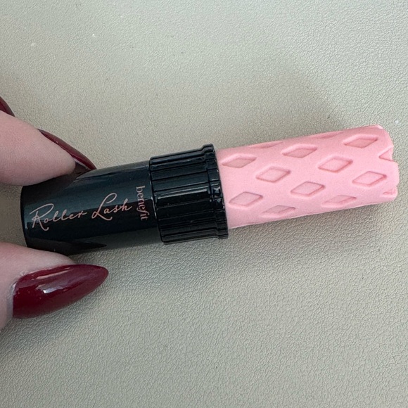 Benefit Roller Lash Mascara - Picture 1 of 2